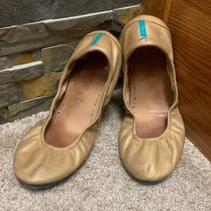 Tieks Gold Flats with Teal Detail size 8 225